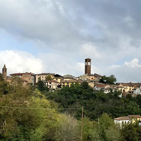 A Casa Bed and Breakfast Mombaruzzo